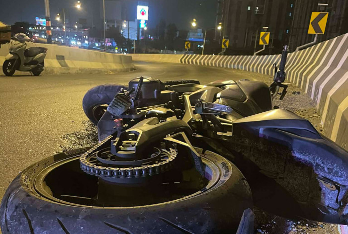 Смертельное ДТП в Патхум Тхани: байкер погиб, упав с моста в канал