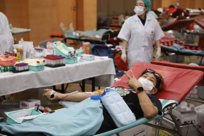 Общество Красного Креста Таиланда призывает сдавать кровь из-за снижения запасов