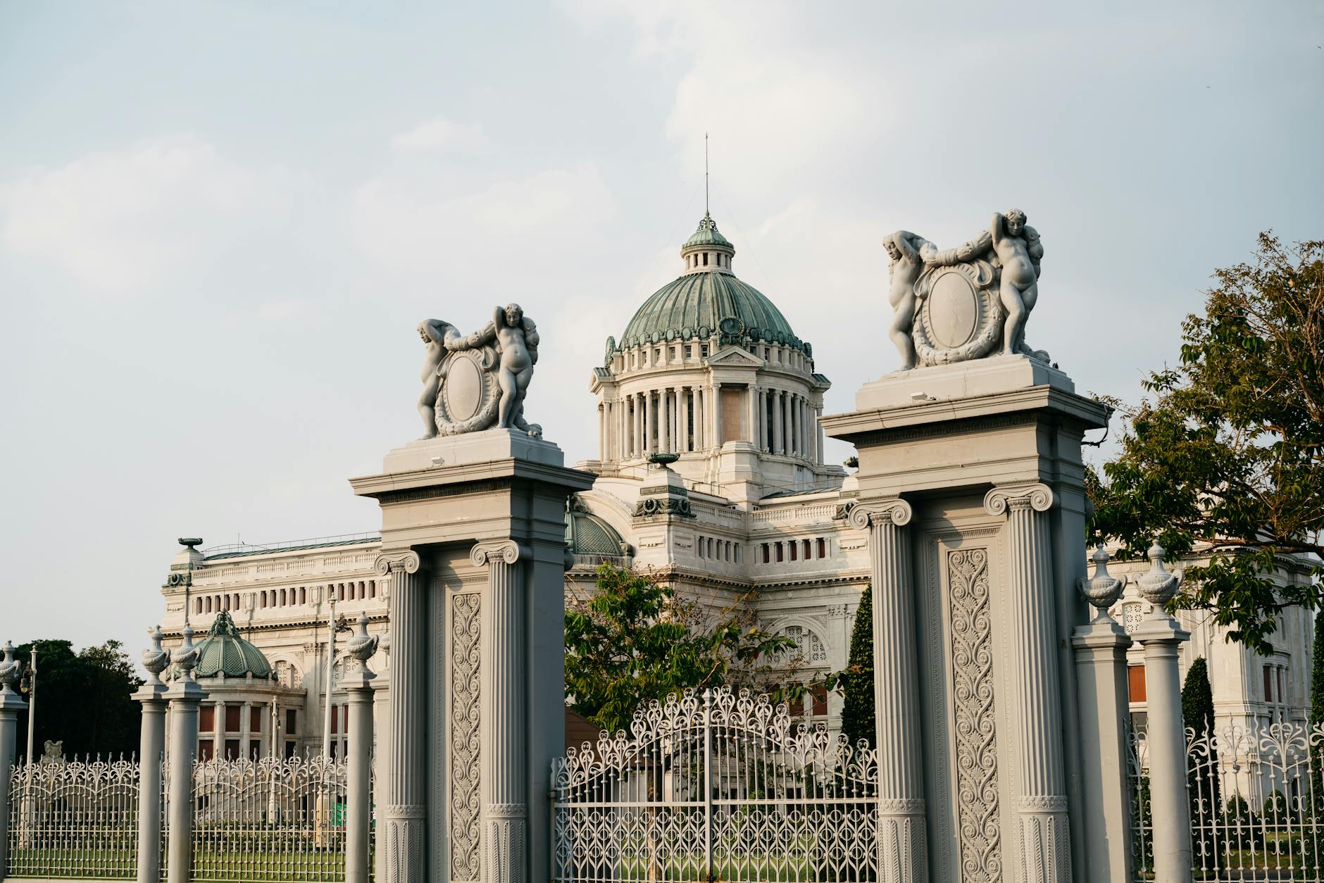 Правительство Таиланда переводит госслужащих на удаленную работу из-за энергетического кризиса