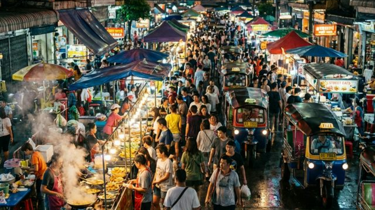 15 мигрантов из Мьянмы пострадали в ДТП с пикапом в Шри-Раче